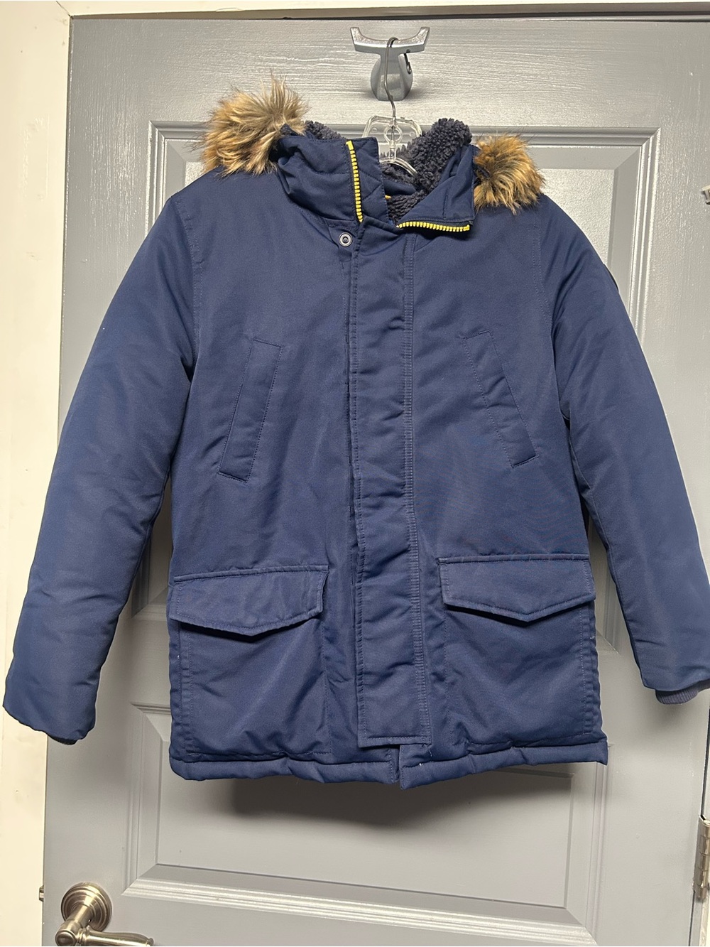 POLO RALPH LAUREN kid’s faux fur trimmed down parka. Size Med(10-12)